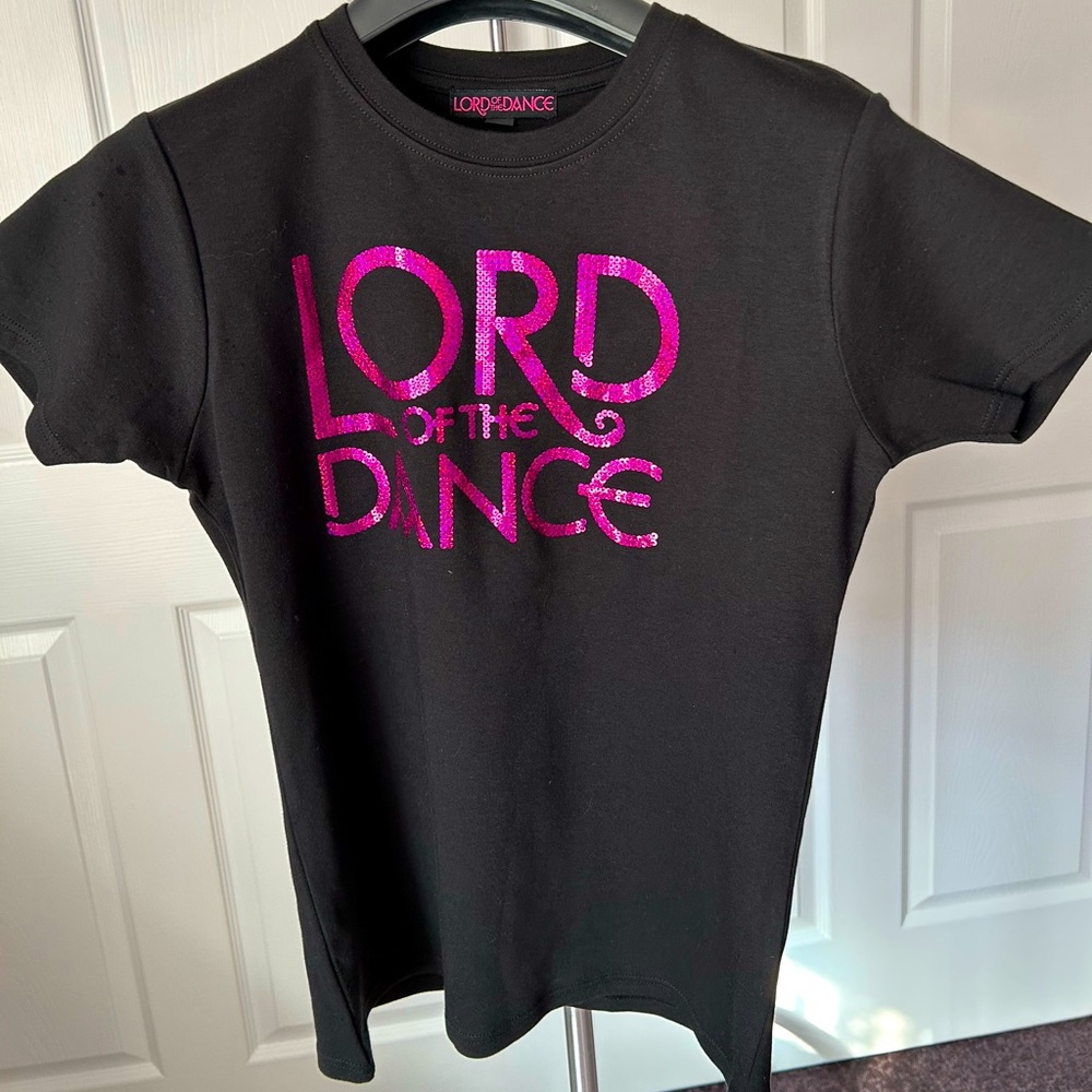 BLACK T SHIRT w PINK SEQUINS NWOT